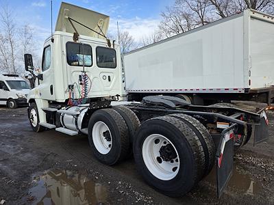 Used 2019 Freightliner Cascadia Detroit Diesel DD15 Semi Truck for sale #835710 - photo 2
