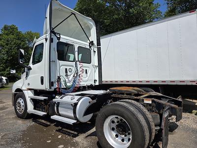 Used 2019 Freightliner Cascadia Detroit Diesel DD15 Semi Truck for sale #870384 - photo 2