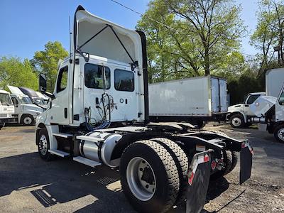 Used 2019 Freightliner Cascadia Detroit Diesel DD15 Semi Truck for sale #870416 - photo 2