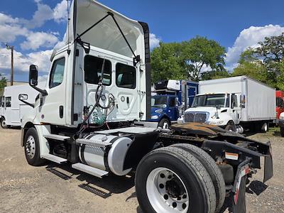Used 2019 Freightliner Cascadia Detroit Diesel DD15 Semi Truck for sale #870427 - photo 2