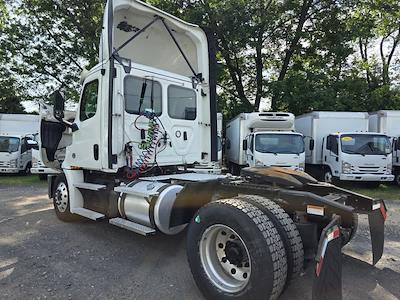 Used 2019 Freightliner Cascadia Detroit Diesel DD15 Semi Truck for sale #870428 - photo 2