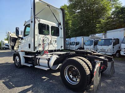 Used 2019 Freightliner Cascadia Detroit Diesel DD15 Semi Truck for sale #870429 - photo 2