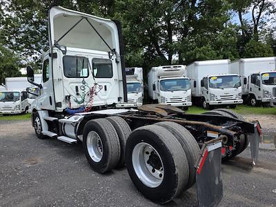 Used 2019 Freightliner Cascadia Detroit Diesel DD15 Semi Truck for sale #870512 - photo 2