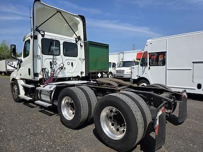 Used 2019 Freightliner Cascadia Detroit Diesel DD15 Semi Truck for sale #870514 - photo 2