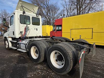Used 2019 Freightliner Cascadia Detroit DD13 Semi Truck for sale #874661 - photo 2