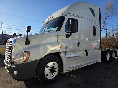 Used 2020 Freightliner Cascadia Detroit Diesel DD15 Semi Truck with Sleeper Cab for sale #875506 - photo 1