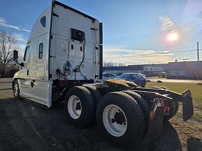 Used 2020 Freightliner Cascadia Detroit Diesel DD15 Semi Truck with Sleeper Cab for sale #875506 - photo 2