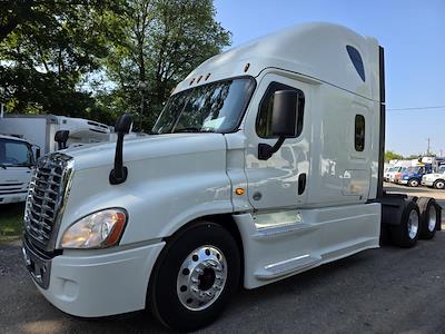 Used 2020 Freightliner Cascadia Detroit Diesel DD15 Semi Truck with Sleeper Cab for sale #879988 - photo 1