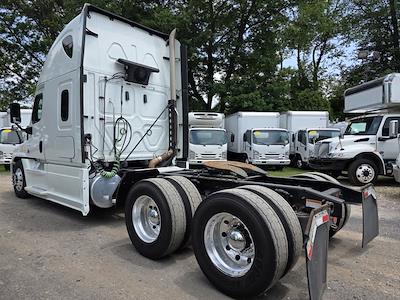 Used 2020 Freightliner Cascadia Detroit Diesel DD15 Semi Truck with Sleeper Cab for sale #879989 - photo 2