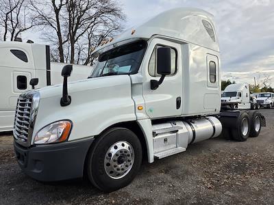 Used 2020 Freightliner Cascadia Detroit Diesel DD15 Semi Truck with Sleeper Cab for sale #884427 - photo 1