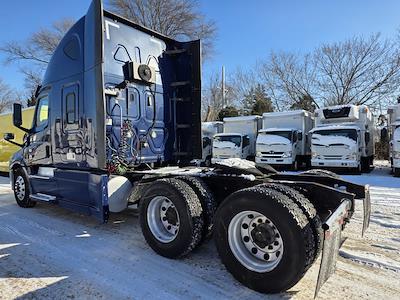 Used 2020 Freightliner Cascadia Detroit Diesel DD15 Semi Truck with Sleeper Cab for sale #896740 - photo 2