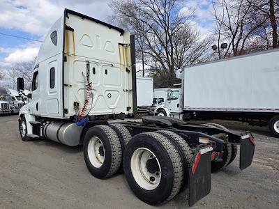 Used 2020 Freightliner Cascadia Detroit Diesel DD15 Semi Truck with Sleeper Cab for sale #896977 - photo 2