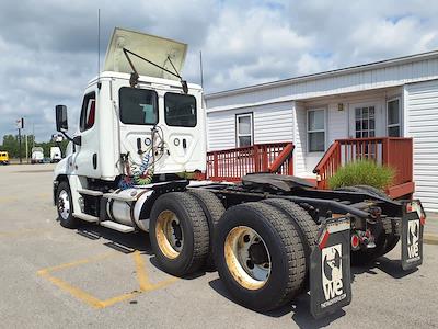 Used 2018 Freightliner Cascadia Detroit Diesel DD15 Semi Truck for sale #777115 - photo 2