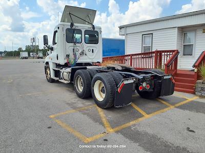 Used 2018 Freightliner Cascadia Detroit Diesel DD15 Semi Truck for sale #777116 - photo 2
