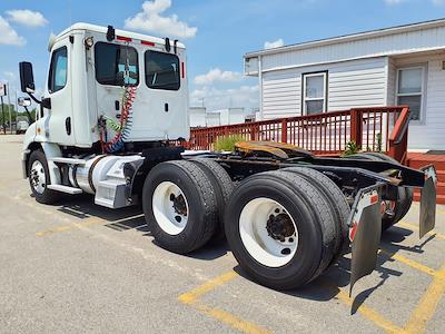 Used 2018 Freightliner Cascadia Detroit DD13 Semi Truck for sale #782666 - photo 2