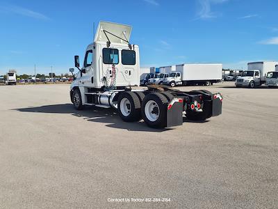 Used 2019 Freightliner Cascadia Detroit DD13 Semi Truck for sale #823265 - photo 2