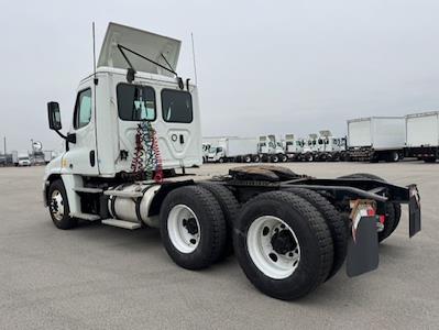 Used 2019 Freightliner Cascadia Detroit Diesel DD15 Semi Truck for sale #869325 - photo 2
