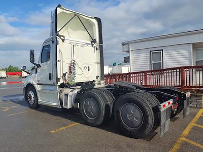Used 2019 Freightliner Cascadia Detroit Diesel DD15 Semi Truck for sale #870327 - photo 2