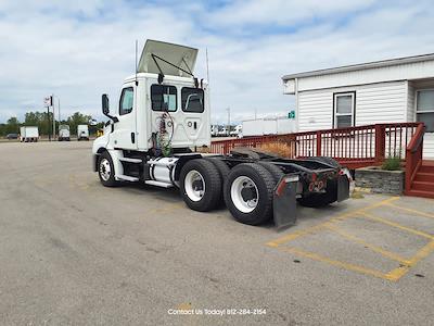 Used 2019 Freightliner Cascadia Detroit DD13 Semi Truck for sale #878285 - photo 2