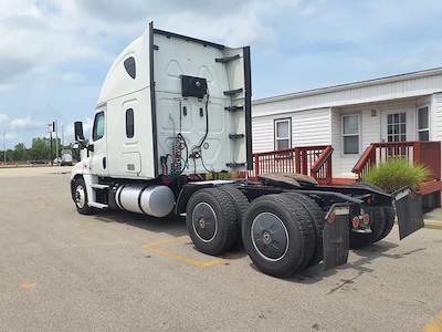 Used 2020 Freightliner Cascadia Detroit Diesel DD15 Semi Truck with Sleeper Cab for sale #881162 - photo 2