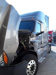 Used 2020 Freightliner Cascadia Detroit Diesel DD15 Semi Truck with Sleeper Cab for sale #249653 - photo 1