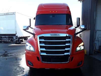 Used 2020 Freightliner Cascadia Detroit Diesel DD15 Semi Truck with Sleeper Cab for sale #271442 - photo 2