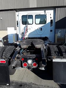 Used 2020 Freightliner Cascadia Detroit DD13 Semi Truck for sale #274072 - photo 2