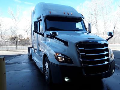 Used 2020 Freightliner Cascadia - photo 1