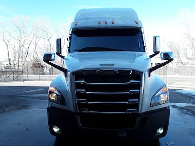 Used 2020 Freightliner Cascadia - photo 1