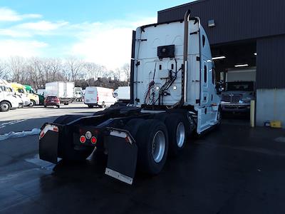 Used 2020 Freightliner Cascadia - photo 1