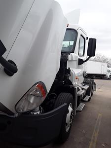 Used 2015 Freightliner Cascadia Cummins ISX Semi Truck for sale #333624 - photo 1