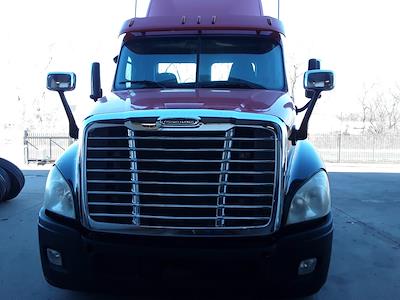 Used 2016 Freightliner Cascadia Detroit Diesel DD15 STD Semi Truck for sale #647302 - photo 2