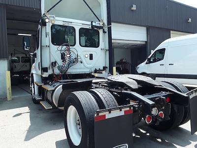 Used 2017 Freightliner Cascadia Detroit DD13 Semi Truck for sale #665069 - photo 2