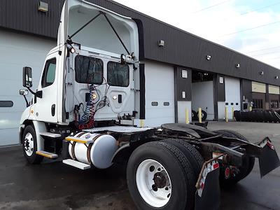 Used 2017 Freightliner Cascadia Detroit DD13 Semi Truck for sale #665103 - photo 2