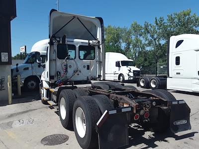 Used 2017 Freightliner Cascadia Detroit DD13 Semi Truck for sale #665111 - photo 2