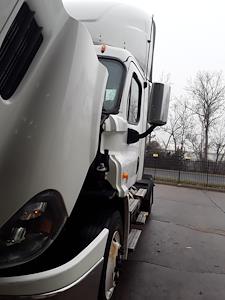 Used 2017 Freightliner Cascadia Detroit DD13 Semi Truck for sale #665112 - photo 1