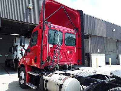 Used 2018 Freightliner Cascadia Detroit DD13 Semi Truck for sale #687410 - photo 2