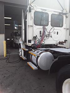 Used 2018 Freightliner Cascadia Detroit DD13 Semi Truck for sale #752132 - photo 2