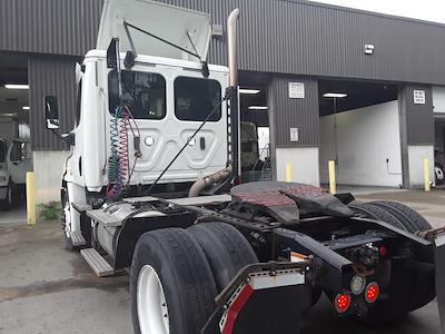Used 2018 Freightliner Cascadia Detroit DD13 Semi Truck for sale #764844 - photo 2