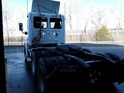 Used 2018 Freightliner Cascadia Detroit DD13 Semi Truck for sale #784955 - photo 2