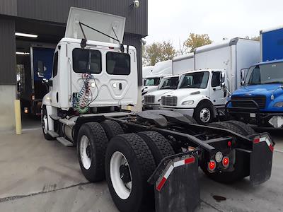 Used 2018 Freightliner Cascadia Detroit DD13 Semi Truck for sale #786613 - photo 2