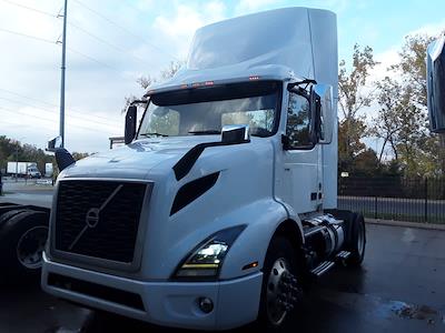 Used 2019 Volvo VNR Volvo D13 Semi Truck for sale #809209 - photo 1