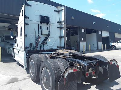 Used 2019 Freightliner Cascadia Detroit Diesel DD15 Semi Truck with Sleeper Cab for sale #836390 - photo 2