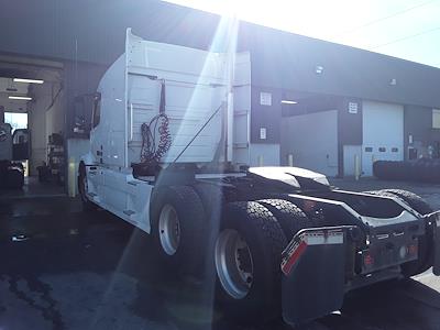 Used 2019 Volvo VNR Volvo D13 Semi Truck for sale #863157 - photo 2