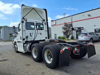 Used 2020 Freightliner Cascadia Detroit Diesel DD15 Semi Truck for sale #270377 - photo 2