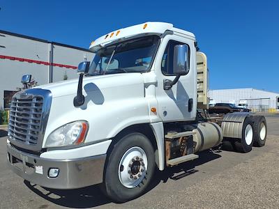 Used 2015 Freightliner Cascadia Cummins ISX Semi Truck for sale #642620 - photo 1