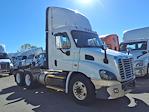 Used 2017 Freightliner Cascadia Detroit DD13 Semi Truck for sale #665080 - photo 4