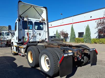 Used 2017 Freightliner Cascadia Detroit DD13 Semi Truck for sale #665081 - photo 2