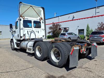Used 2018 Freightliner Cascadia Detroit DD13 Semi Truck for sale #680639 - photo 2