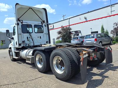 Used 2018 Freightliner Cascadia Detroit DD13 Semi Truck for sale #681831 - photo 2